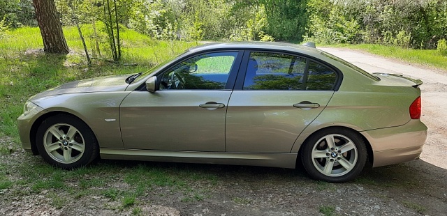 BMW 320i